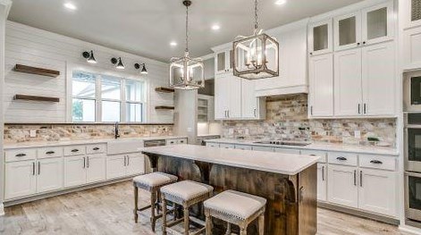 1320 Ellis Dr, Weatherford, TX 76088-8435