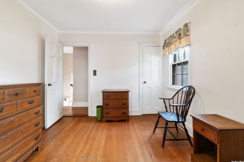 37 Mayfair Ave, Floral Park NY  11001-2546 exterior