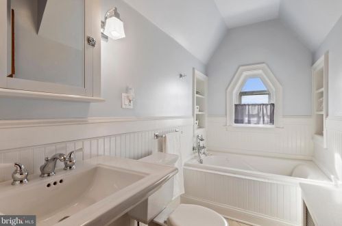 727 Baltimore Pike, Kennett Sq PA  19348-2405 exterior