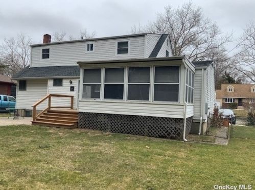 42 Ellen Pl, San Remo, NY 11754-3606