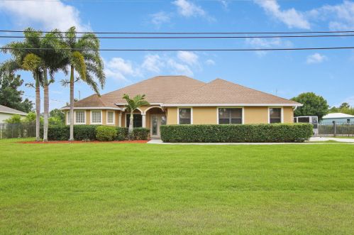 372 Paar Dr, Fort Pierce, FL 34953-5921