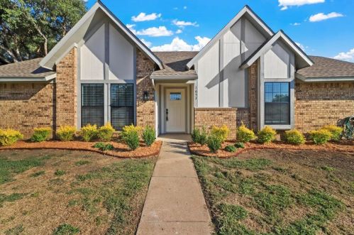 1653 Belltower Dr, Lewisville TX  75067-3202 exterior