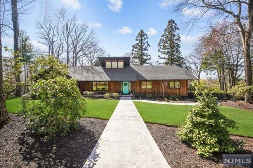 10 Lomas Ln, Montvale, NJ 07645-1510