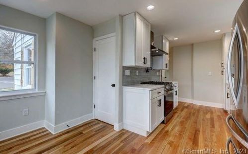 242 Meadowside Rd, Milford CT  06460-4528 exterior