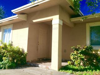2019 98th St, Miami FL  33147-2553 exterior