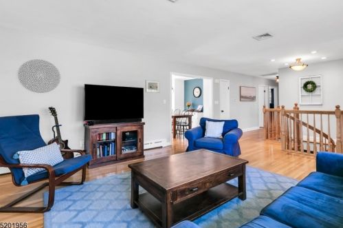 127 Hillside Ave, Bedminster NJ  07921-2516 exterior