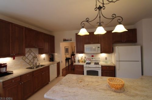 117 Chestnut Ct, Garwood, NJ 07027-1700