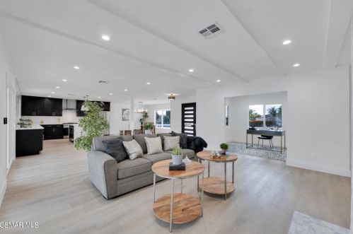 3096 Reservoir Dr, Simi Valley CA  93065-1001 exterior