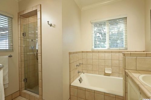 2700 El Caminito, Glendale CA 91214-2934 exterior