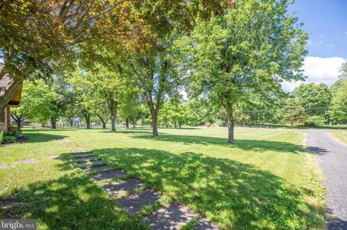 2327 Contest Ln, Haymarket VA  20169-1209 exterior