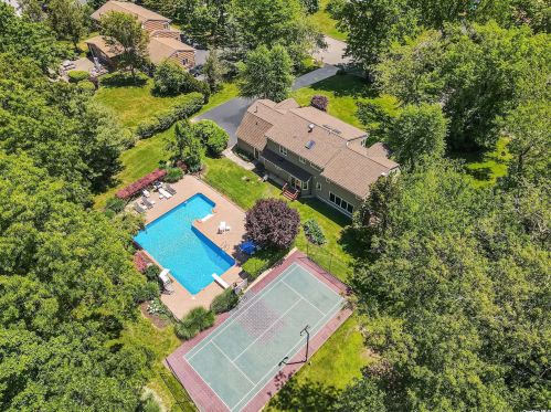 15 Tanager Ln, Northport, NY 11768-3337