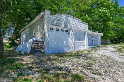 1504 Carlisle Pike, Hanover PA 17331-8820 exterior