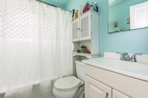 54 Ellison Ave, Westbury NY  11590-4213 exterior