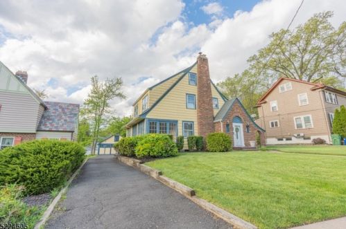242 6th Ave, Roselle, NJ 07203-1128