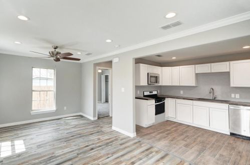 2403 Warwick Ave, Fort Worth TX  76106-7557 exterior