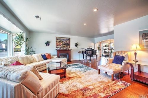 6613 Fairfield Dr, Santa Rosa, CA 95409-5901