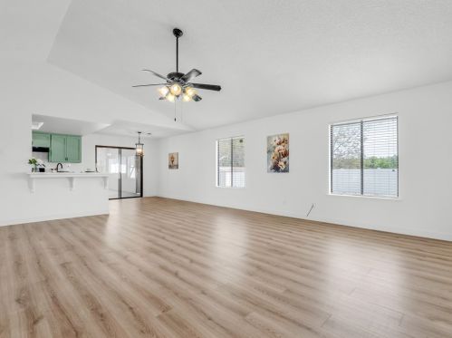 855 Mount Whitney Ave, Laton CA  93242-9724 exterior