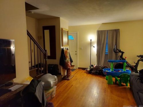 15 Horace St, Manchester CT 06040-6423 exterior