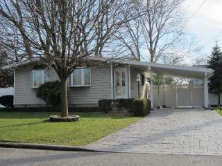 21 Duane Dr, Hauppauge, NY 11779-4306