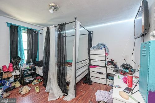 18 Roosevelt St, West Deptford NJ  08066-1028 exterior