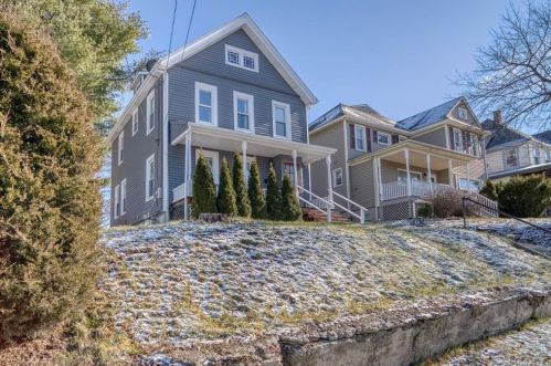 19 Ridge St, Middletown, NY 10940-3304