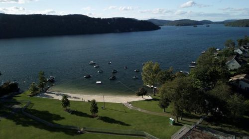 39 Clearview Dr, Brookfield Center CT  06804-1407 exterior