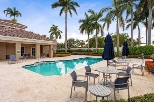 6711 Royal Orchid Cir, Delray Beach FL  33446-4338 exterior