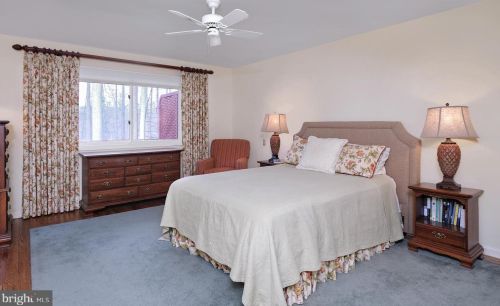 16 Hunters Cir, Lebanon NJ  08833-4395 exterior