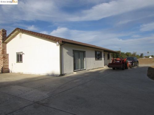 110 Neroly Rd, Oakley, CA 94561-3832