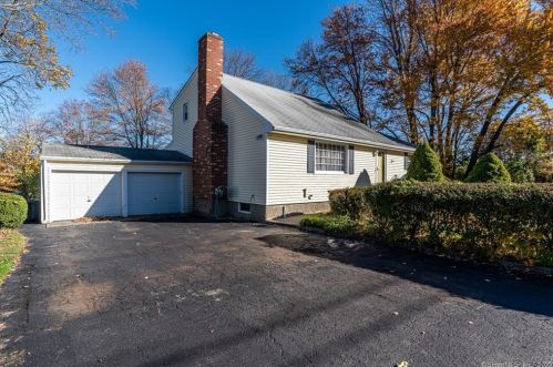 11 Wauneta Rd, Bridgeport, CT 06611-2010