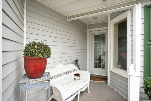 12 Beach Ave, Northport, NY 11768-2803