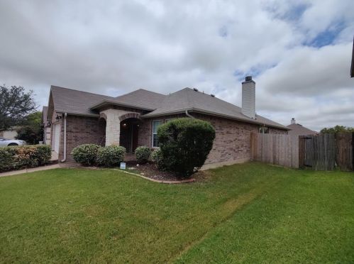 805 Cathy Dr, Burleson TX  76028-8657 exterior