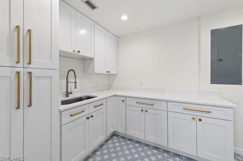 9393 Peaceful Dr, Sanibel FL  33957-4238 exterior