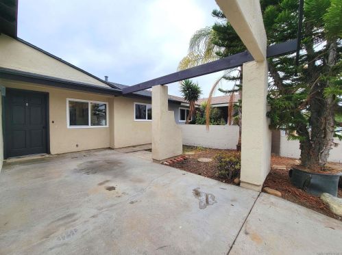 4791 Calle Los Santos, Oceanside CA  92057-5926 exterior