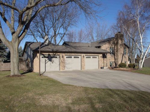 1976 London Rd, Green Bay, WI 54311-6608
