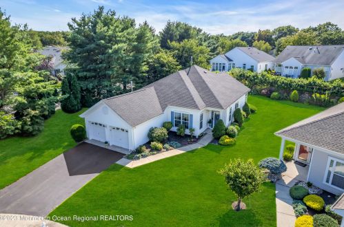 11 Dawnwinds Ct, Lakewood NJ  08701-7517 exterior