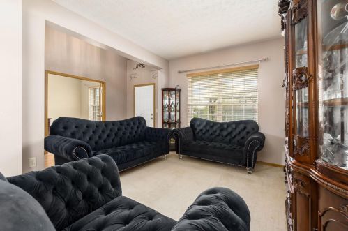 376 Enos Loomis St, Pataskala OH  43062-8160 exterior