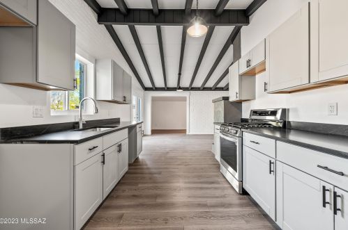 905 Prince Rd, Tucson AZ 85705-3025 exterior