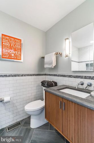 296 Stone Rdg Dr, Norristown PA  19403-5222 exterior