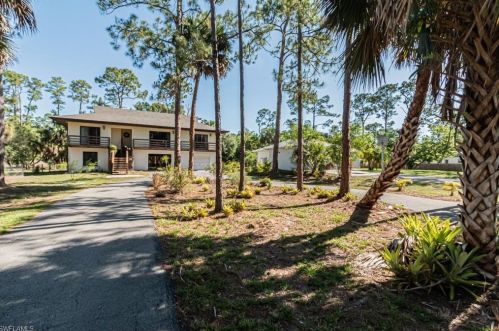 661 12th Ave, Naples, FL 34120-2304
