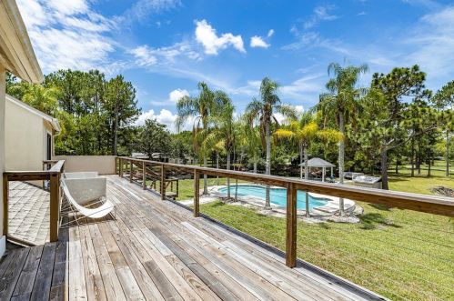 17320 Whirley Rd, Lutz FL  33558-4827 exterior