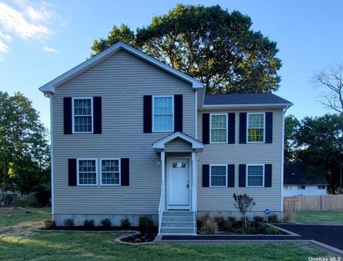 1659 Straight Path, Wheatley Heights NY  11798-1903 exterior