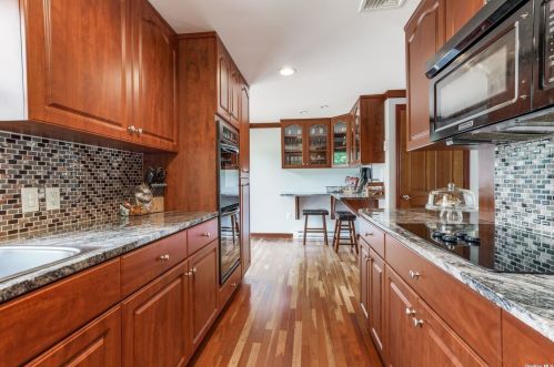 129 Crystal Brook Hollow Rd, Mount Sinai NY  11766-2102 exterior