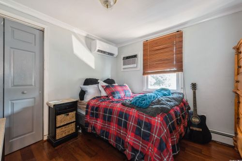 3766 Hudson Ave, Seaford NY  11783-2319 exterior