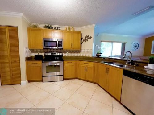 2937 179 Ave, Hollywood FL 33029-1602 exterior