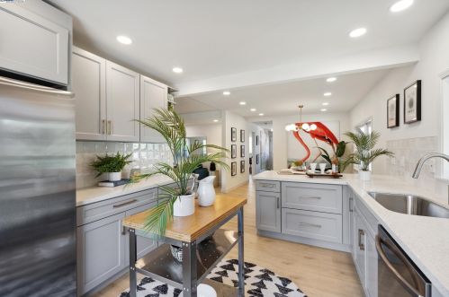 3015 Dakota St, Oakland CA 94602-3801 exterior