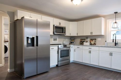 327 Burnham Hwy, Norwich CT  06351-3149 exterior