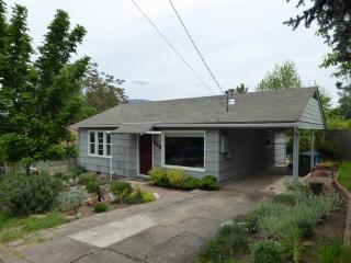 496 Scenic Dr, Ashland, OR 97520-1639