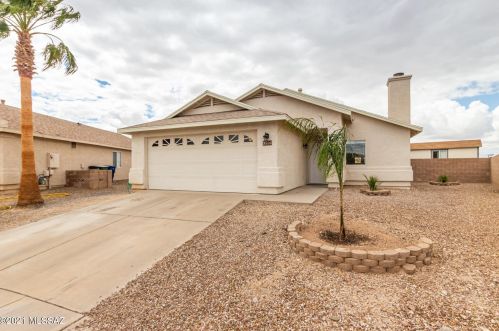 9556 Vendela St, Tucson, AZ 85748-8183