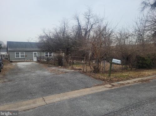 27 Tyrone Ave, New Castle, DE 19720-1165